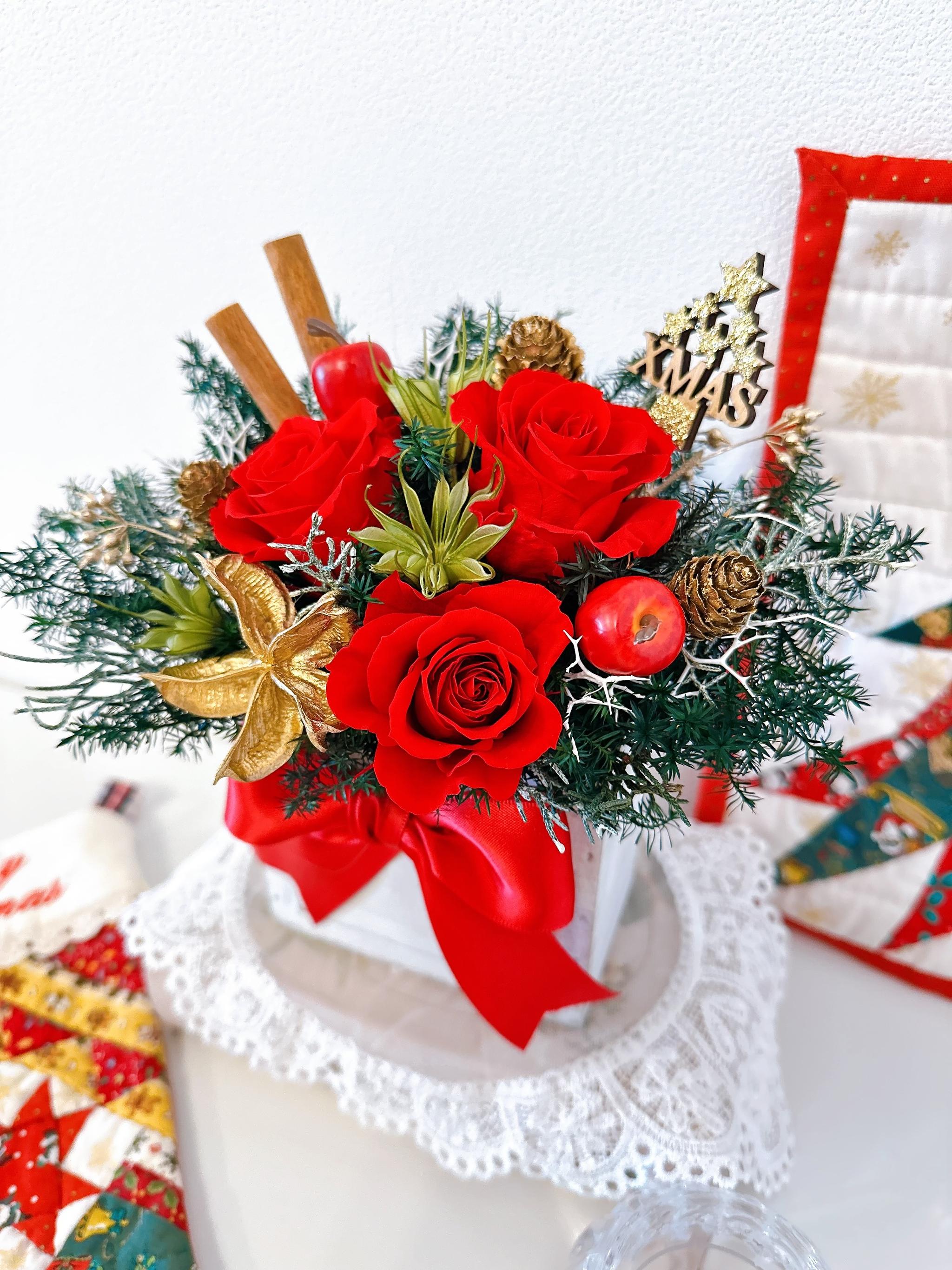 Noël Rouge（ノエル・ルージュ）  赤いバラとゴールドが彩るクリスマスアレンジ ギフト プリザーブドフラワー | 5枚目